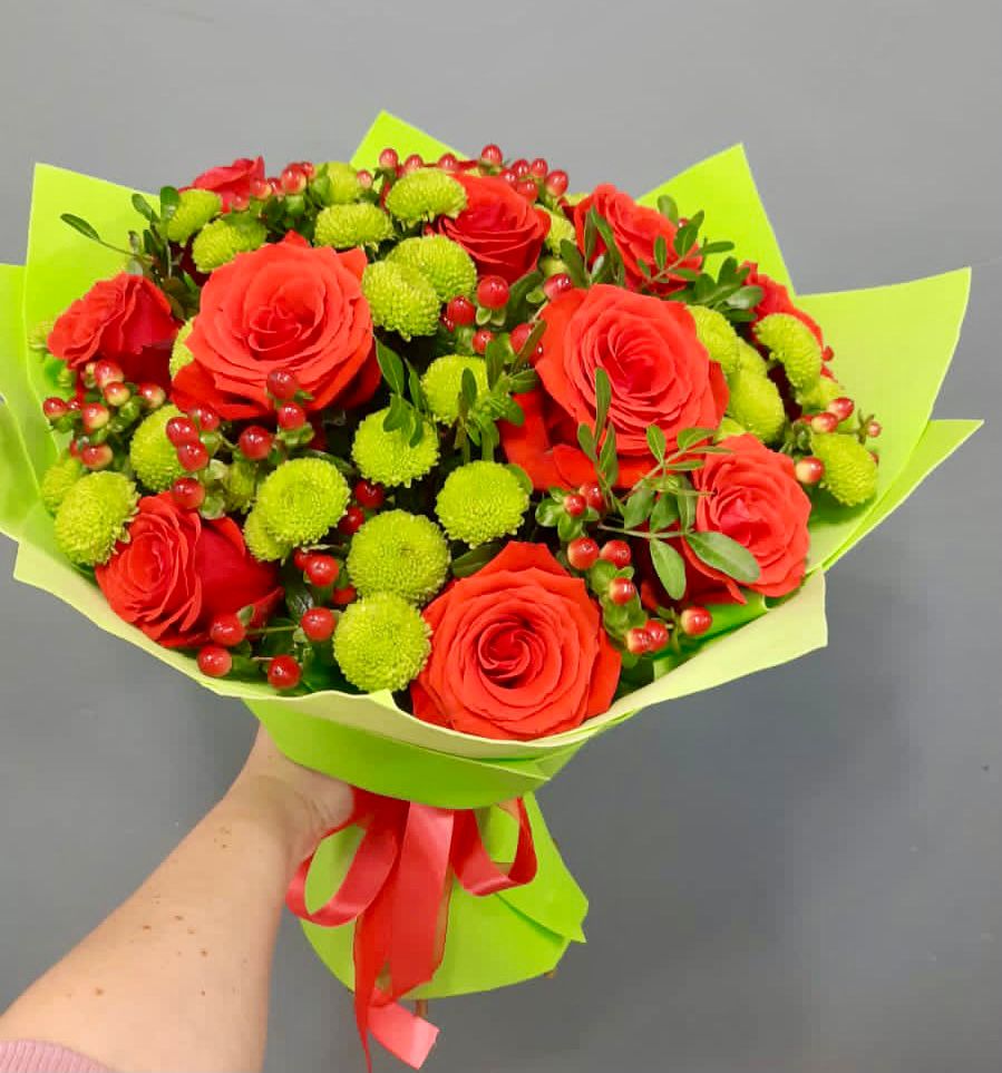 Букет цветов из: Хризантемы и Розы в Солдатской