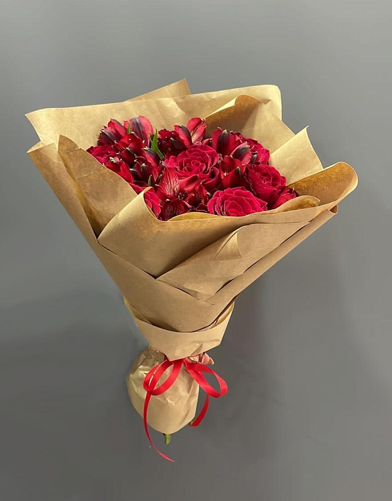 Букет цветов из: Альстромерии и Розы в Солдатской