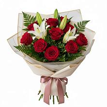 Букет цветов из:  Лилии и Розы в Солдатской