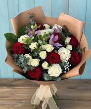 Букет цветов из:  Розы и Альстромерии #REPLACE_PRED# Солдатской