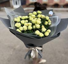 Букет Белые кустовые розы Солинеро в Солдатской