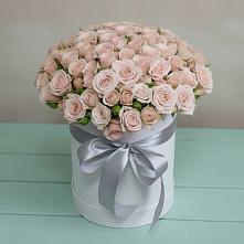 Цветочная композиция из Розы в шляпной коробке в Солдатской