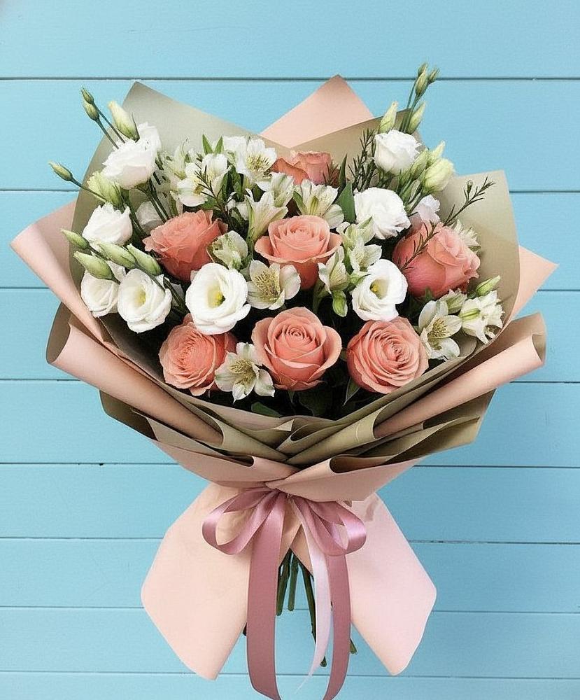 Букет цветов из: Розы, Альстромерии и Лизиантусы в Солдатской