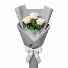 Букет 3 белые розы в Солдатской