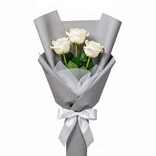 Букет 3 белые розы в Солдатской