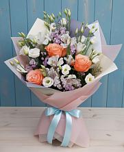 Букет цветов из:  Лизиантусы, Розы, Альстромерии и Гипсофила в Солдатской