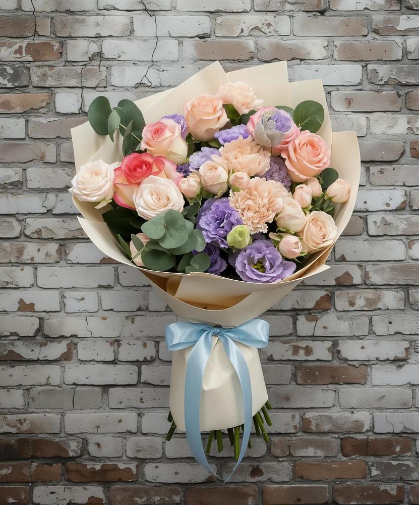 Букет цветов из: Розы, Лизиантусы и Гвоздики в Солдатской