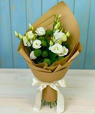 Букет цветов из:  Хризантемы и Лизиантусы в Солдатской