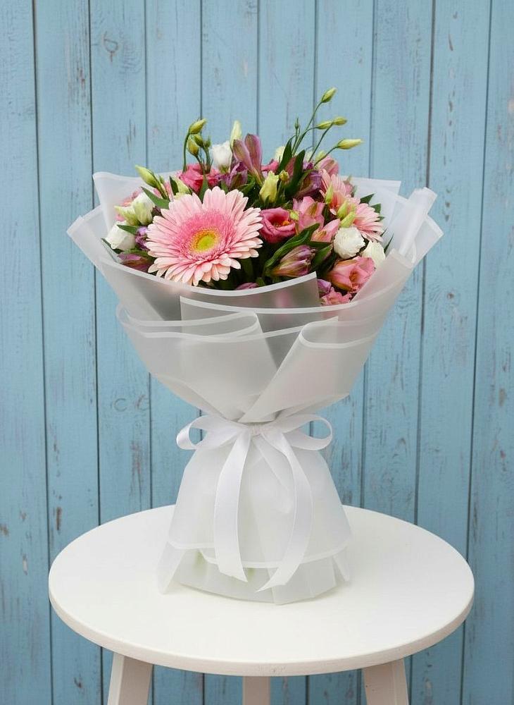 Букет цветов из: Герберы, Альстромерии и Лизиантусы в Солдатской