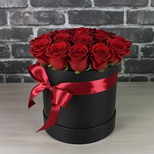 Цветочная композиция из Розы в шляпной коробке в Солдатской