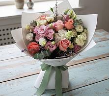 Букет цветов из:  Розы, Лизиантусы и Гвоздики #REPLACE_PRED# Солдатской