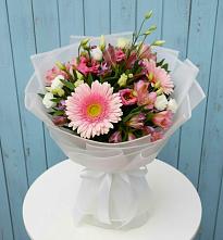 Букет цветов из:  Герберы, Альстромерии и Лизиантусы #REPLACE_PRED# Солдатской