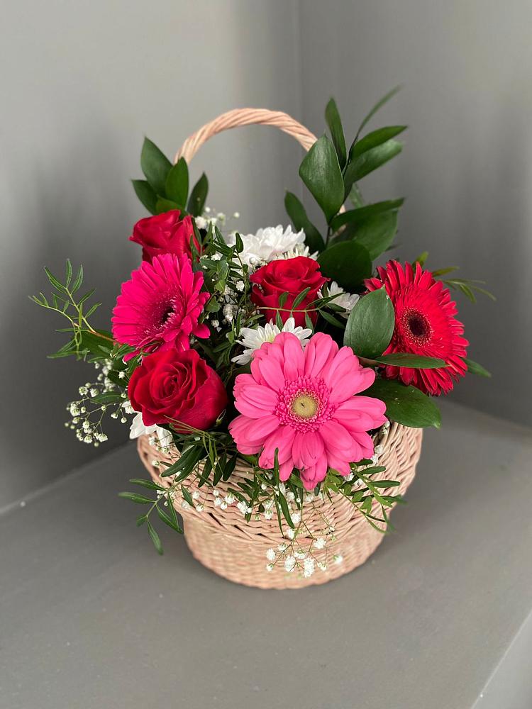 Цветочная композиция из Розы, Хризантемы и Герберы в корзине в Солдатской
