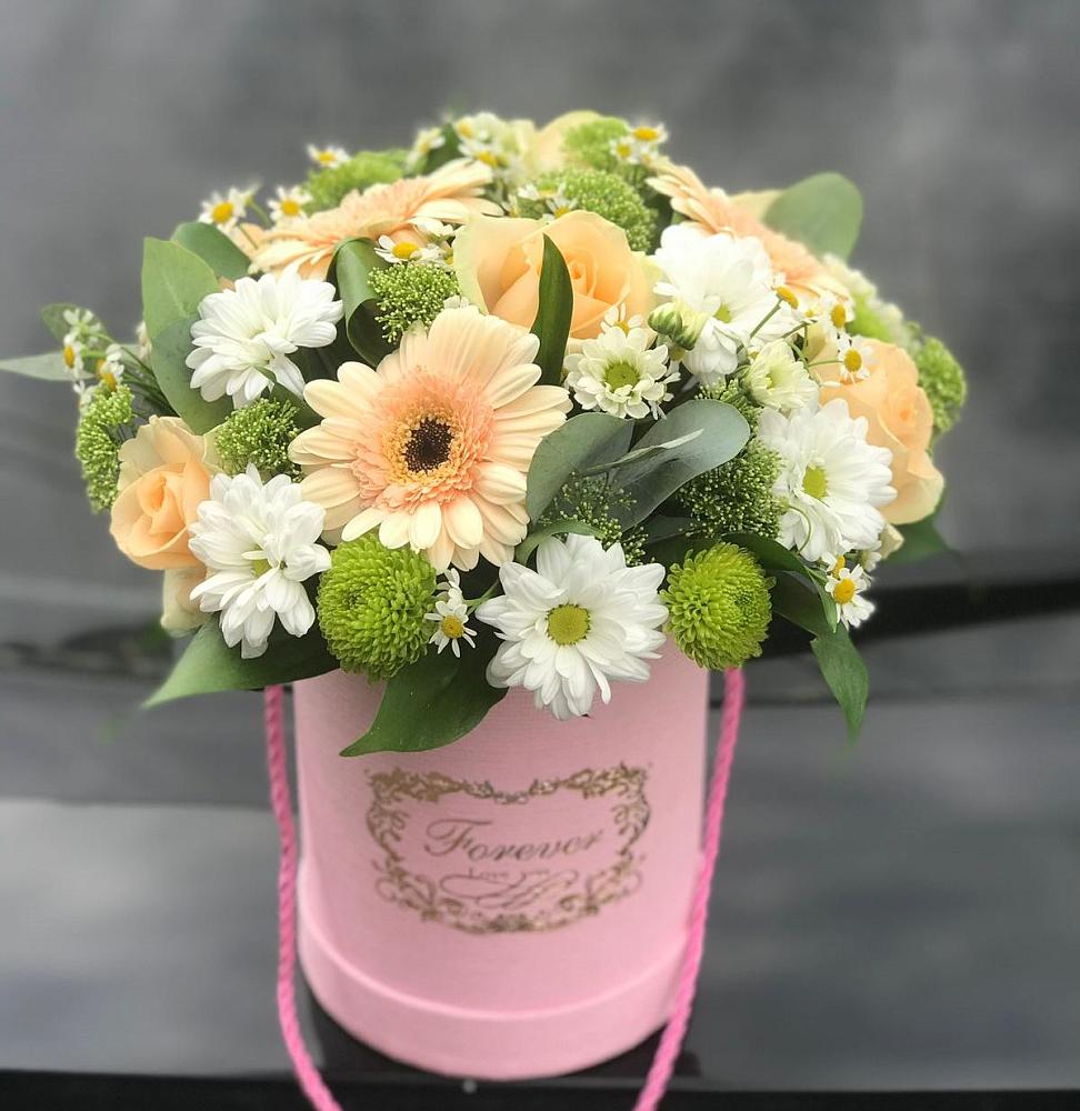 Цветочная композиция из Розы, Герберы и Хризантемы в шляпной коробке в Солдатской