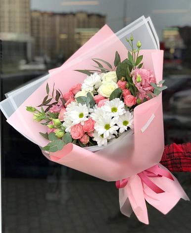 Букет цветов из: Розы, Лизиантусы и Хризантемы в Солдатской
