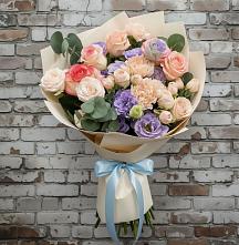 Букет цветов из:  Розы, Лизиантусы и Гвоздики #REPLACE_PRED# Солдатской