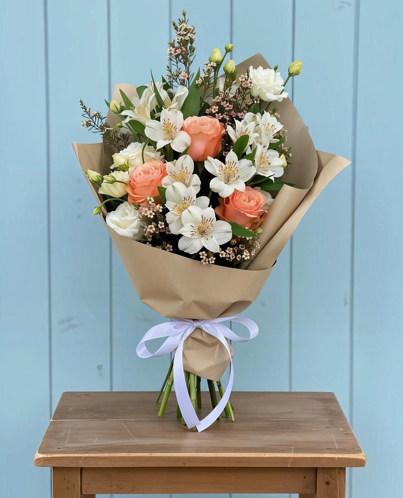 Букет цветов из: Альстромерии, Лизиантусы, Розы и Хризантемы в Солдатской