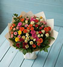 Букет Микс из разноцветных кустовых роз в Солдатской