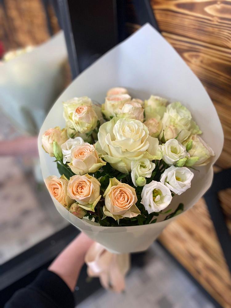 Букет цветов из: Розы и Лизиантусы в Солдатской