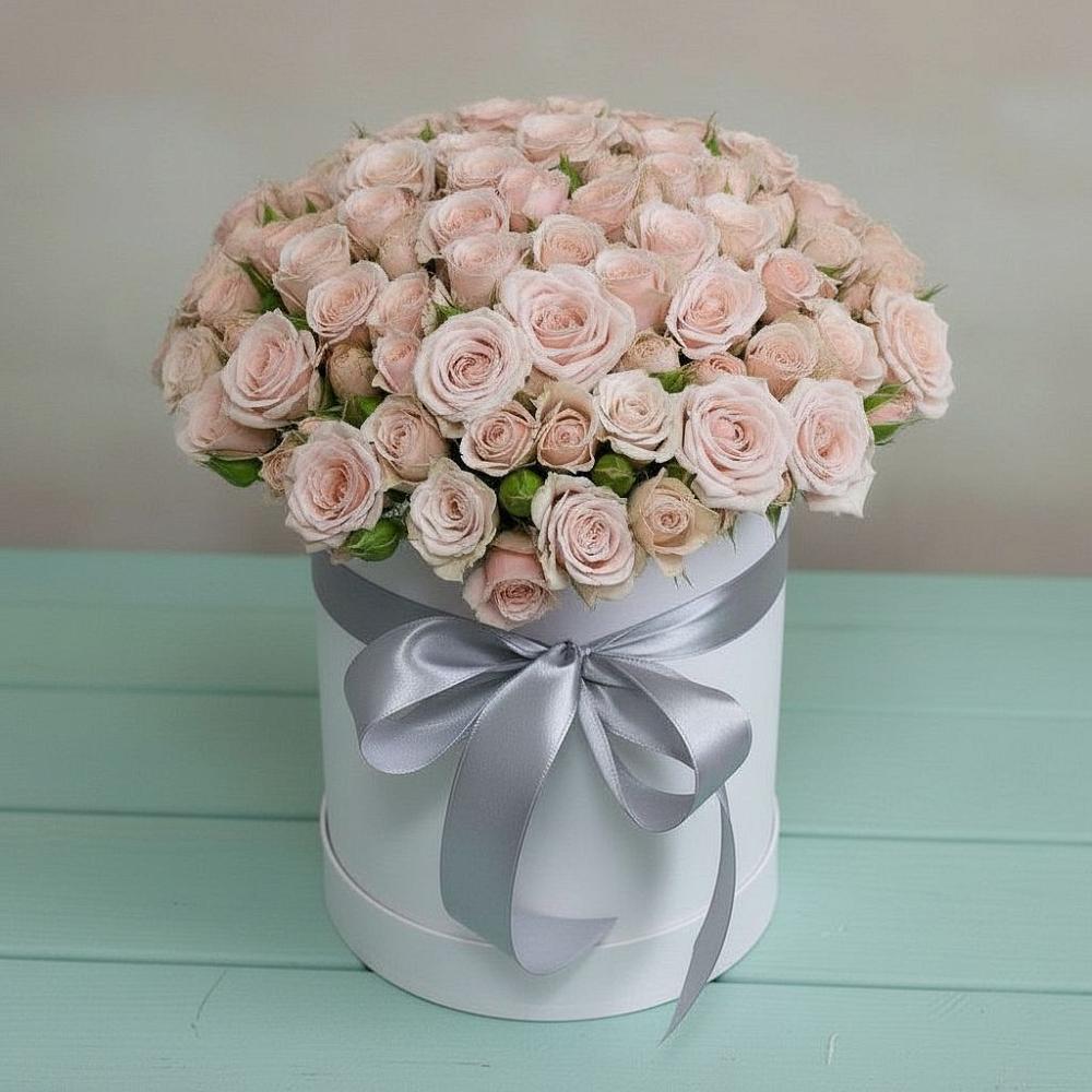 Цветочная композиция из Розы в шляпной коробке в Солдатской